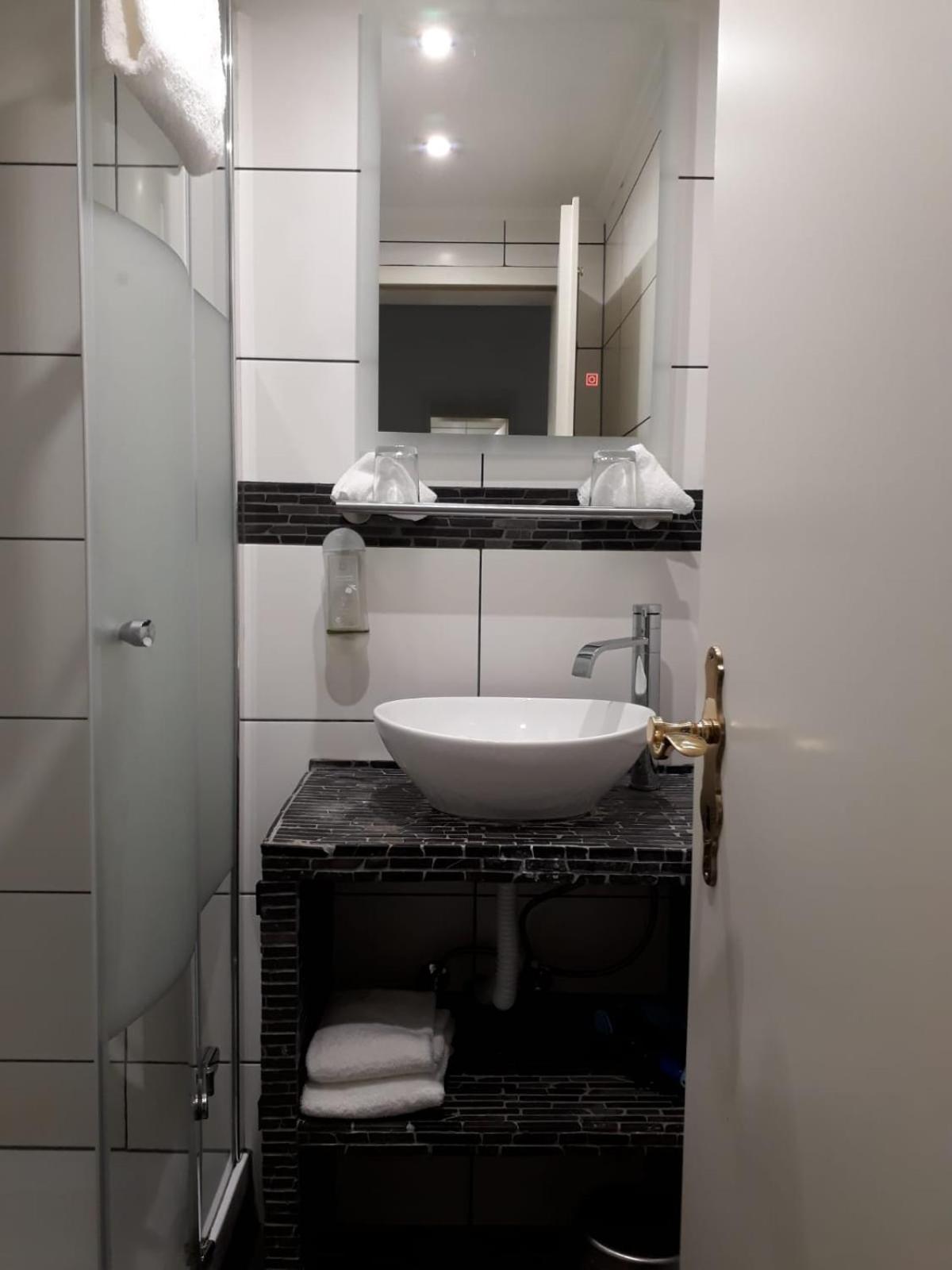 Hotel Restaurant Adria Kroatien Bad Ems Eksteriør billede